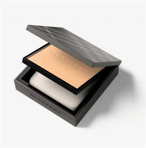 Burberry Cosmetics Cashmere Compact 